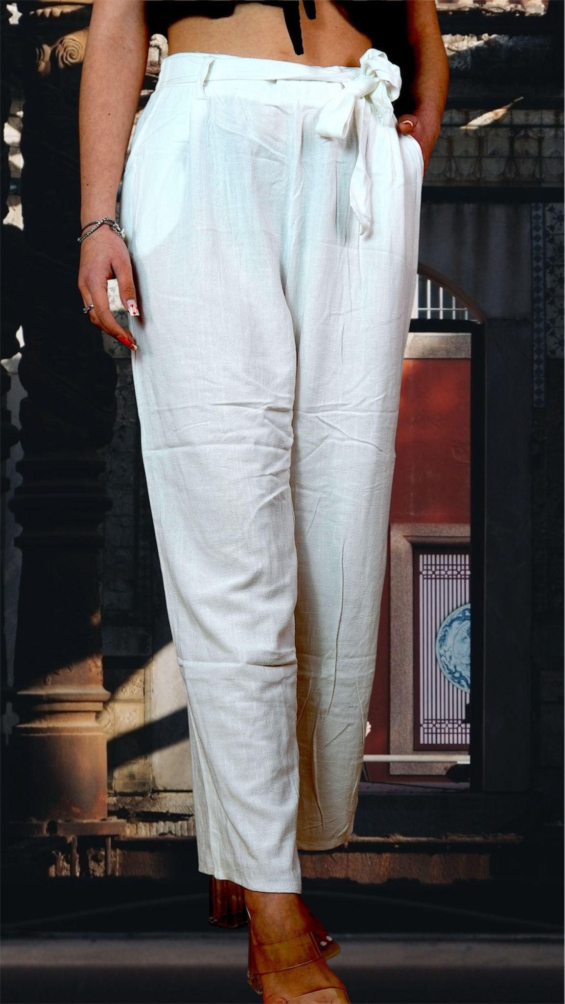 Pantaloni albi eleganți cu talie înaltă și cordon